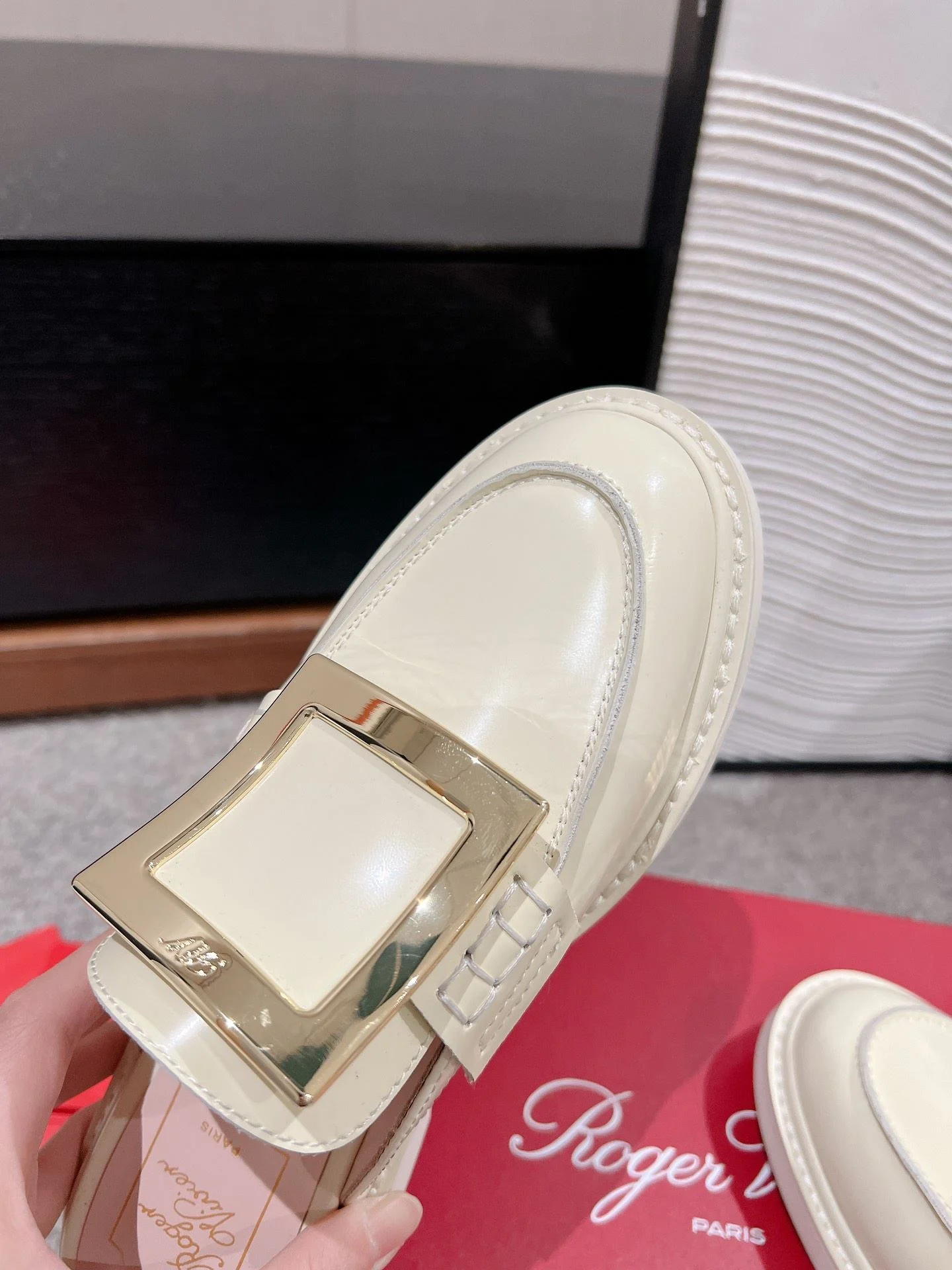 Minimalist Roger Vivier Sandals 5866