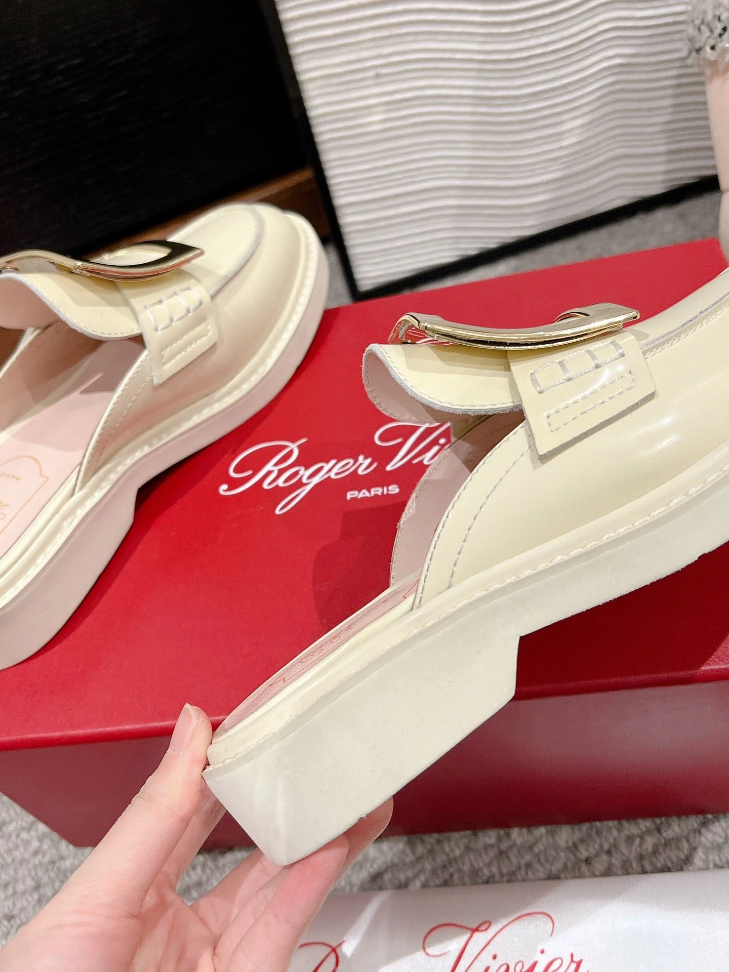 Minimalist Roger Vivier Sandals 5866