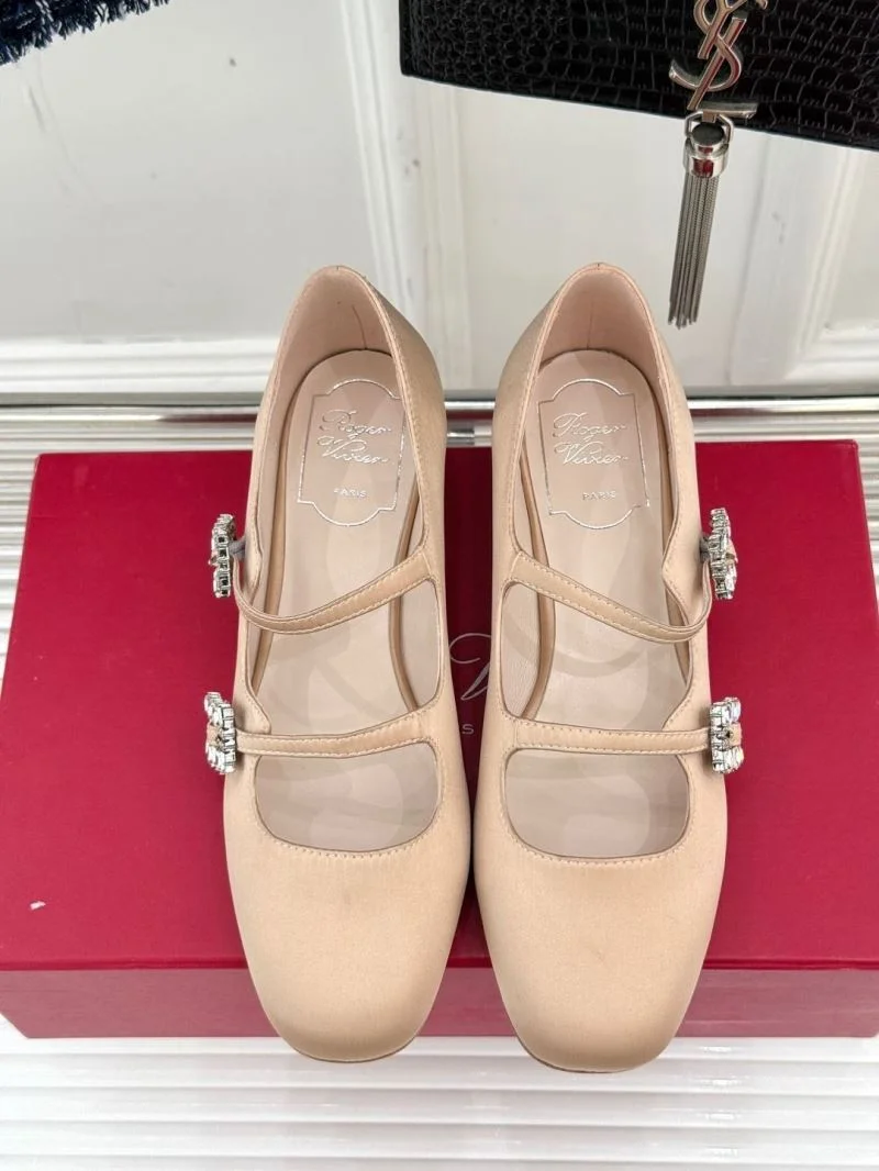 Classic Roger Vivier Shoes 7384