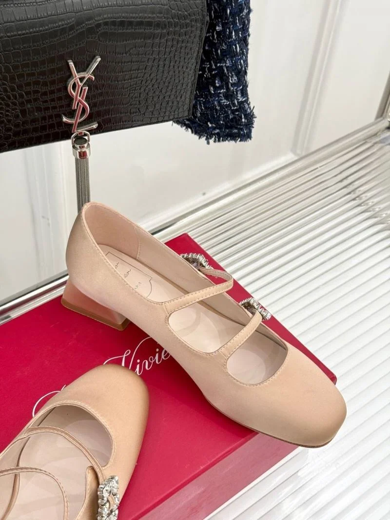 Classic Roger Vivier Shoes 7384