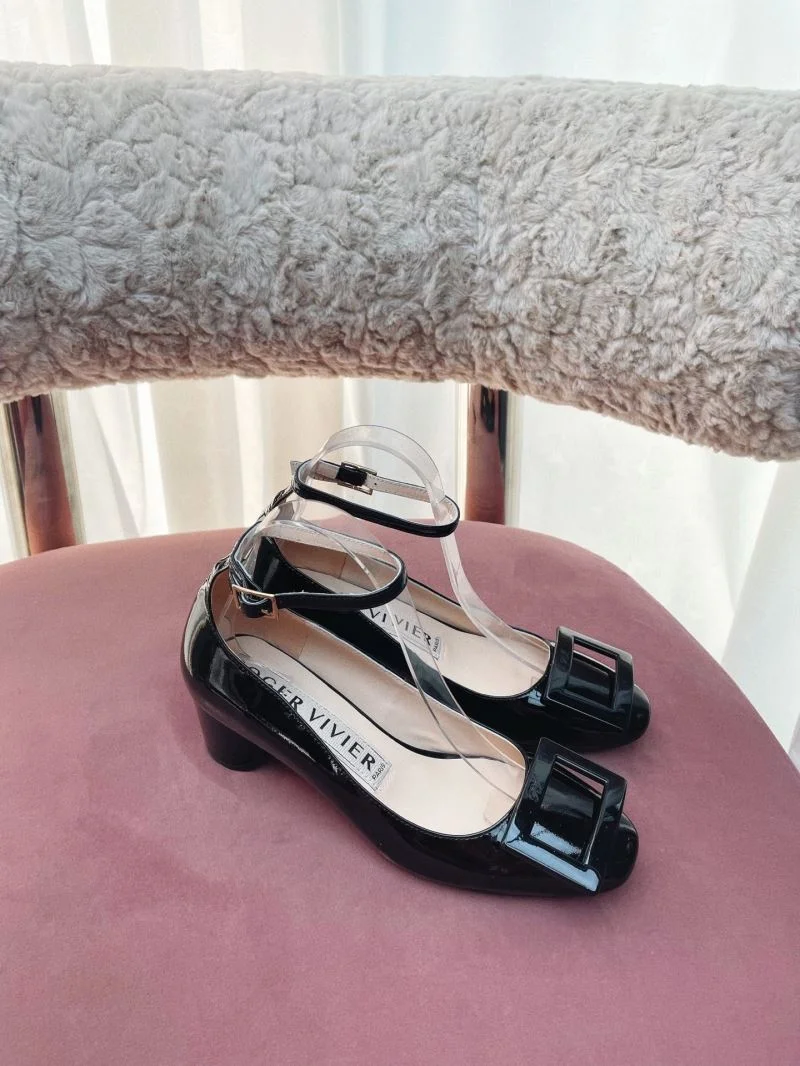 UrbanChic Roger Vivier Shoes 11498