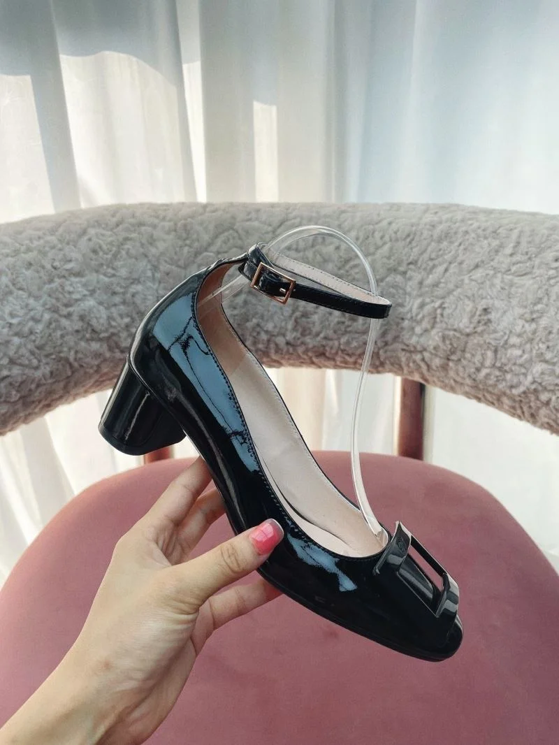 UrbanChic Roger Vivier Shoes 11498