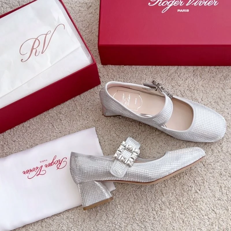 Minimalist Roger Vivier Shoes 11303