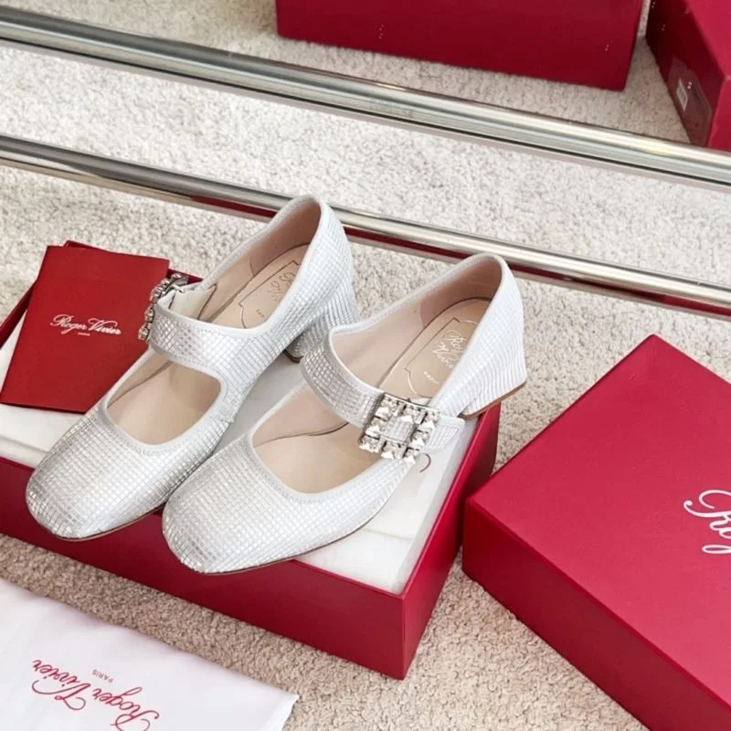 Minimalist Roger Vivier Shoes 11303