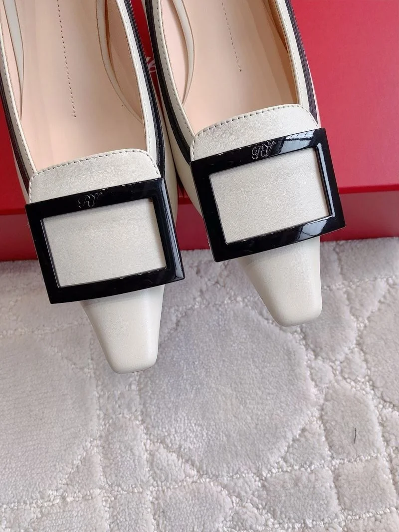 Roger Vivier Shoes Classic 9022