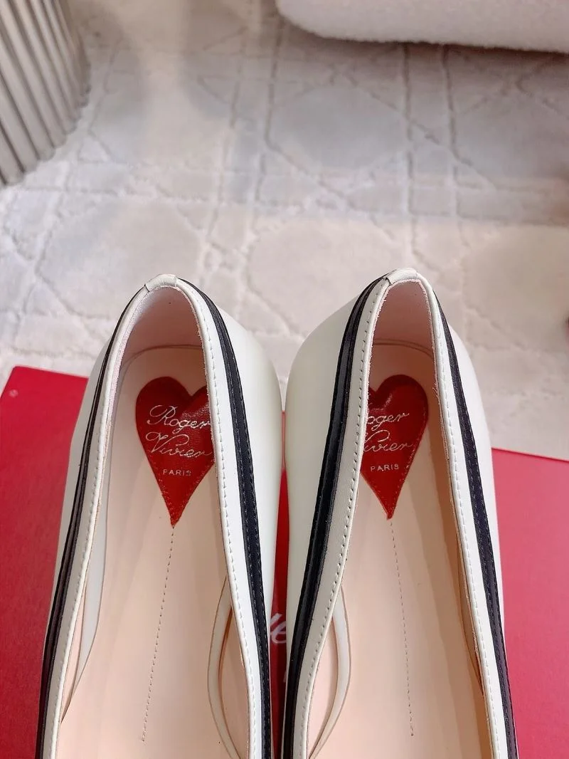 Roger Vivier Shoes Classic 9022
