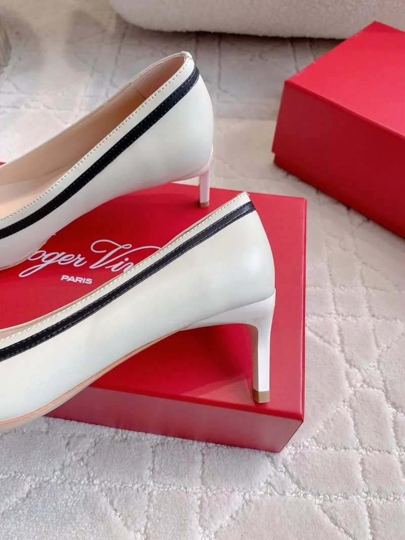 Roger Vivier Shoes Classic 9022