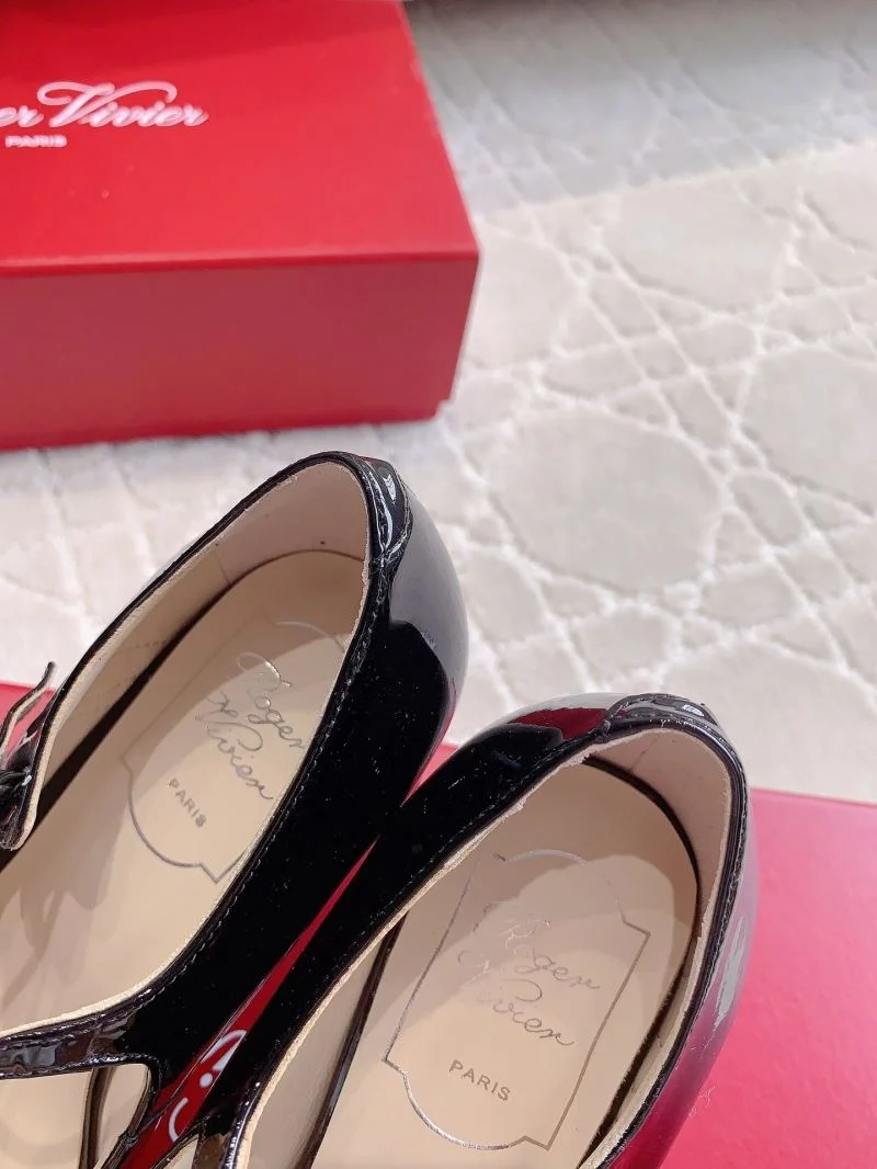 Roger Vivier Shoes WaterResistant 9017
