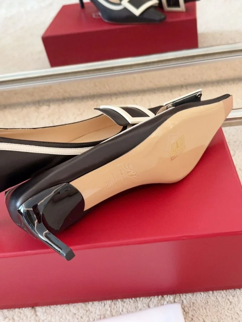 Sporty Roger Vivier Shoes 8996