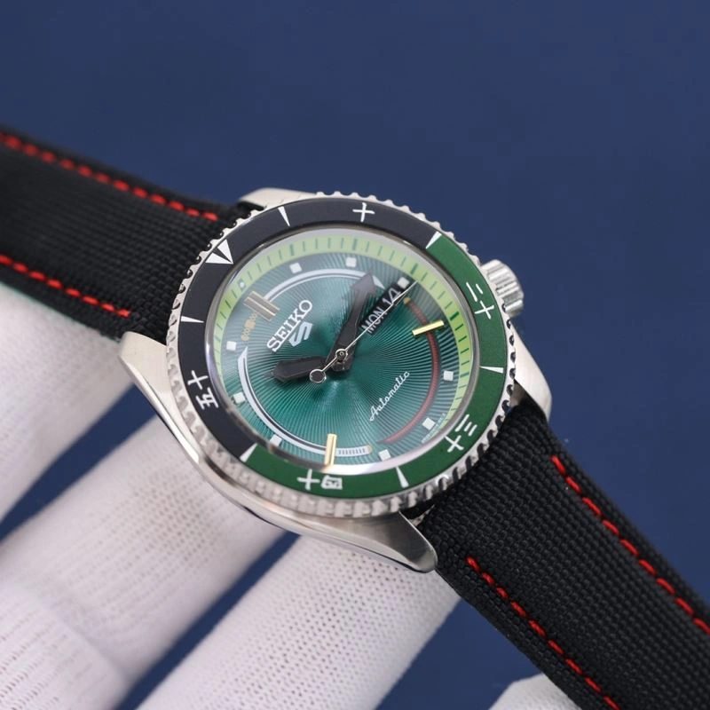 Sleek SEIKO Watches 202795