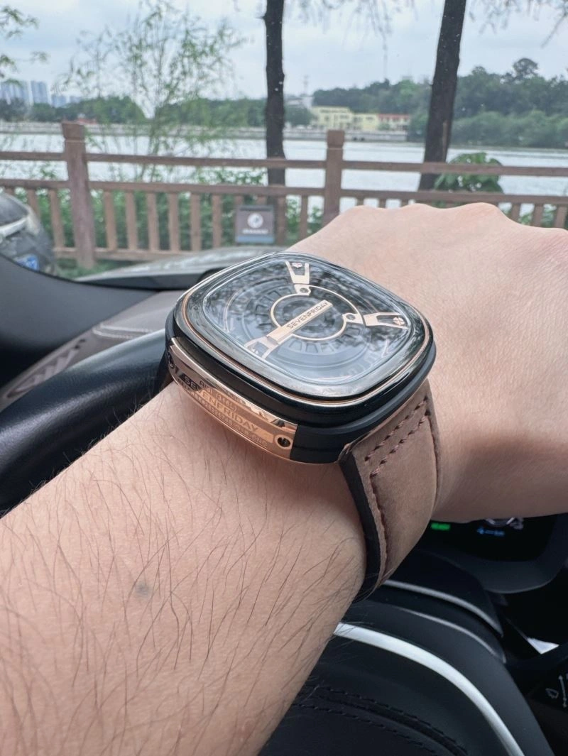 Sleek SEVENFRIDAY Watches 202855