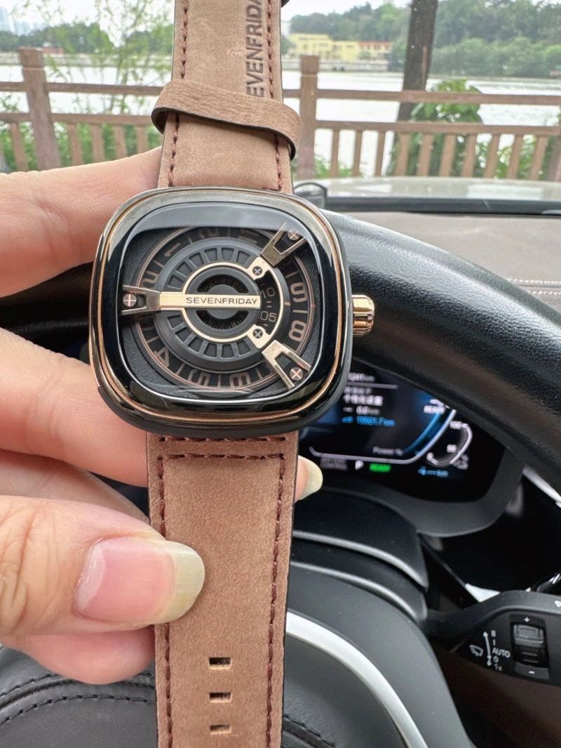 Sleek SEVENFRIDAY Watches 202855