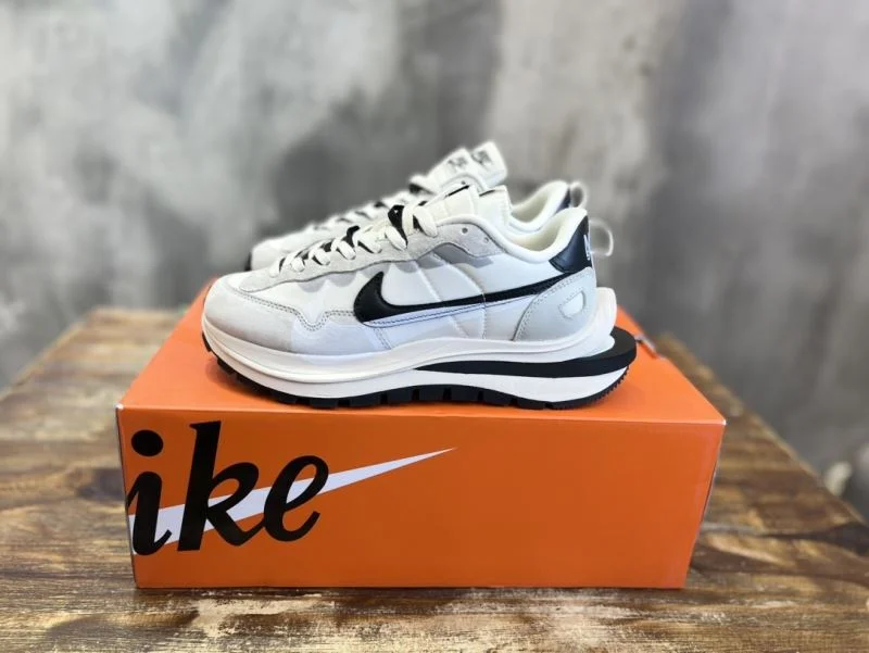 Stretchable Sacai x Nike VaporWaffle Shoes 33367