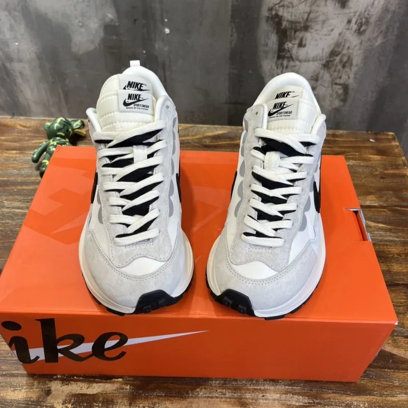 Stretchable Sacai x Nike VaporWaffle Shoes 33367