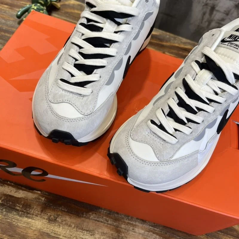 Stretchable Sacai x Nike VaporWaffle Shoes 33367