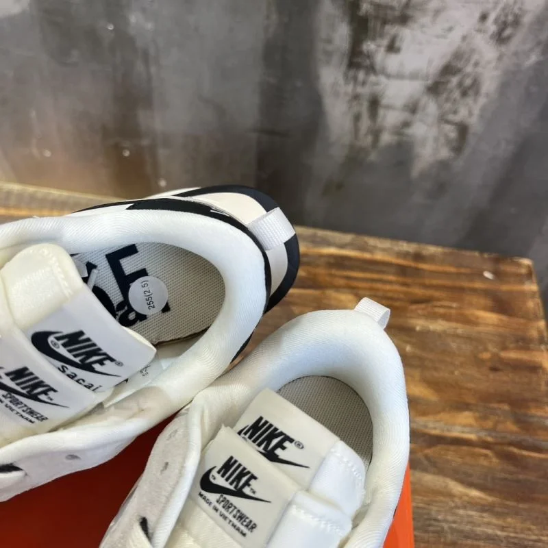 Stretchable Sacai x Nike VaporWaffle Shoes 33367