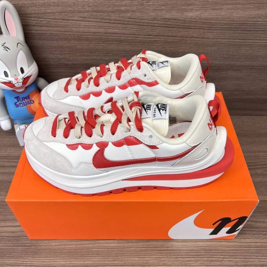 Durable Sacai x Nike VaporWaffle Shoes 33471