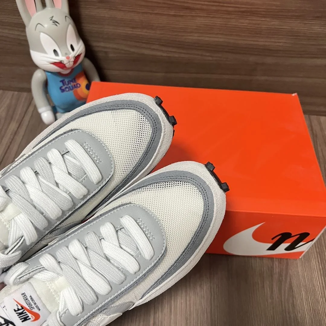 Timeless Sacai x Nike VaporWaffle Shoes 33442