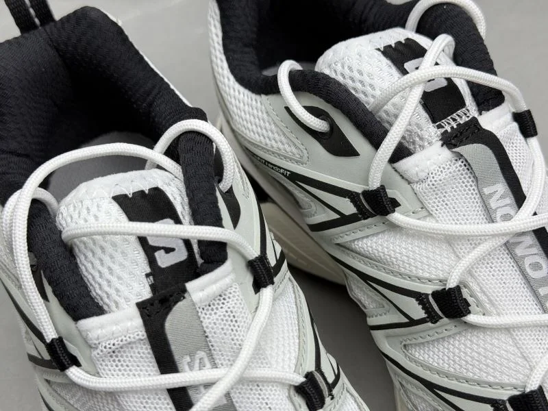 Supportive Salomon Shoes 4092