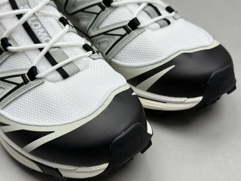 Supportive Salomon Shoes 4092