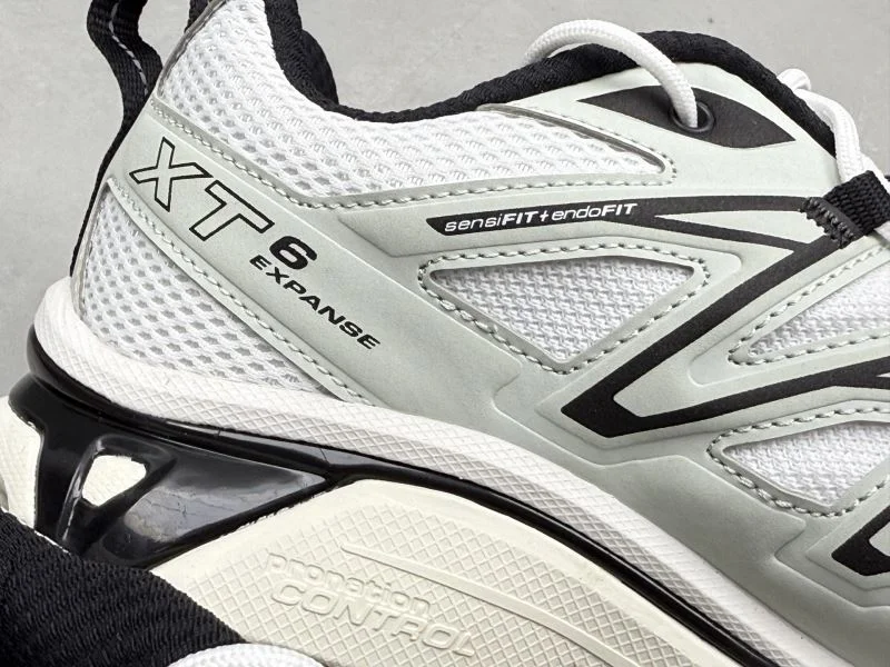Supportive Salomon Shoes 4092