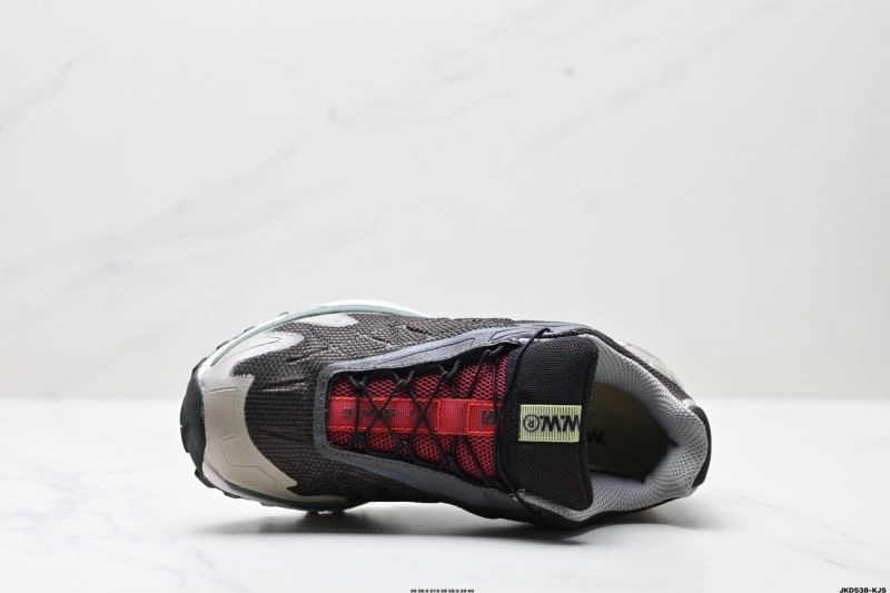 Fashionable Salomon Shoes 1723
