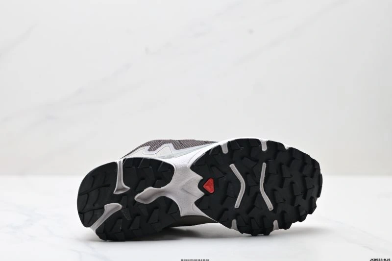 Fashionable Salomon Shoes 1723