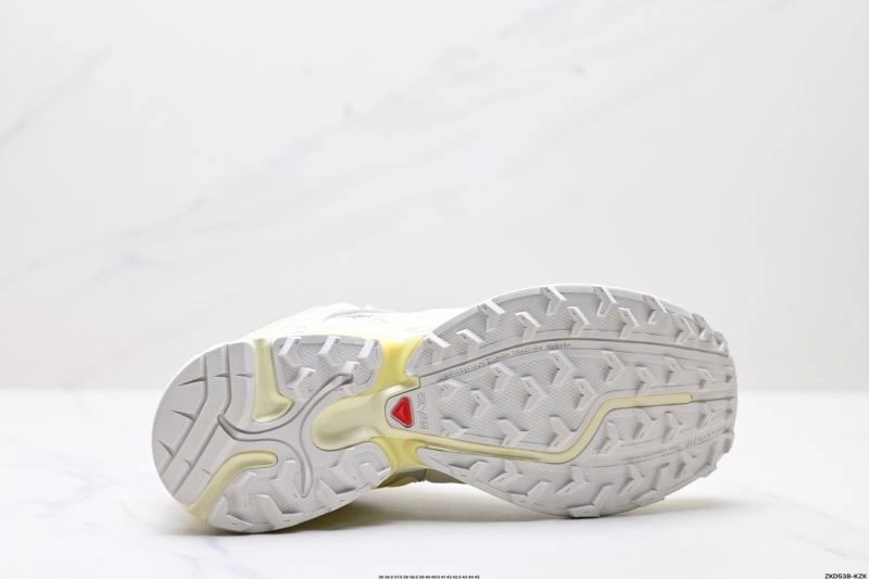 Salomon Shoes Compact 1718