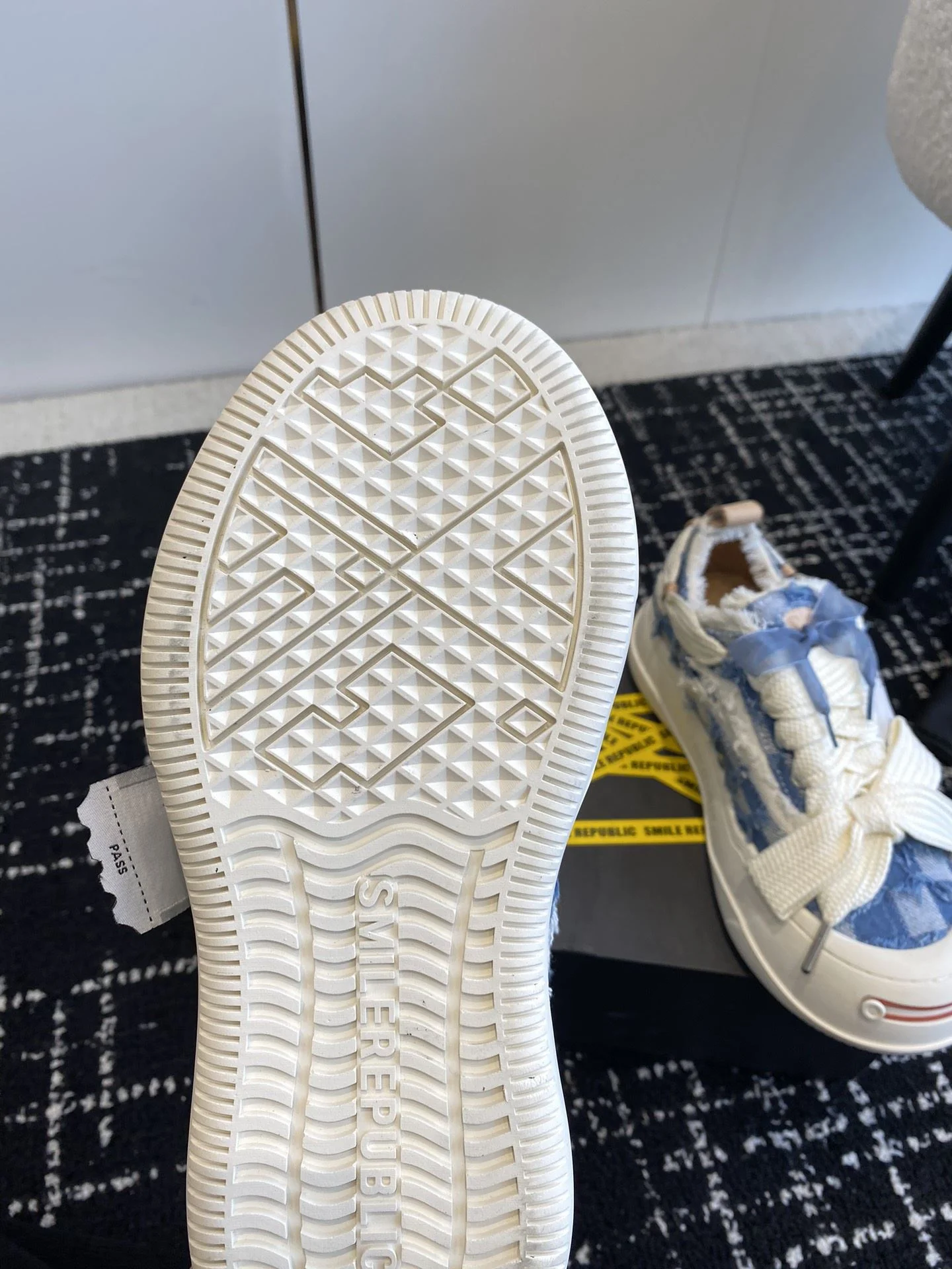 SunProtective Smilerepublic Shoes 7244