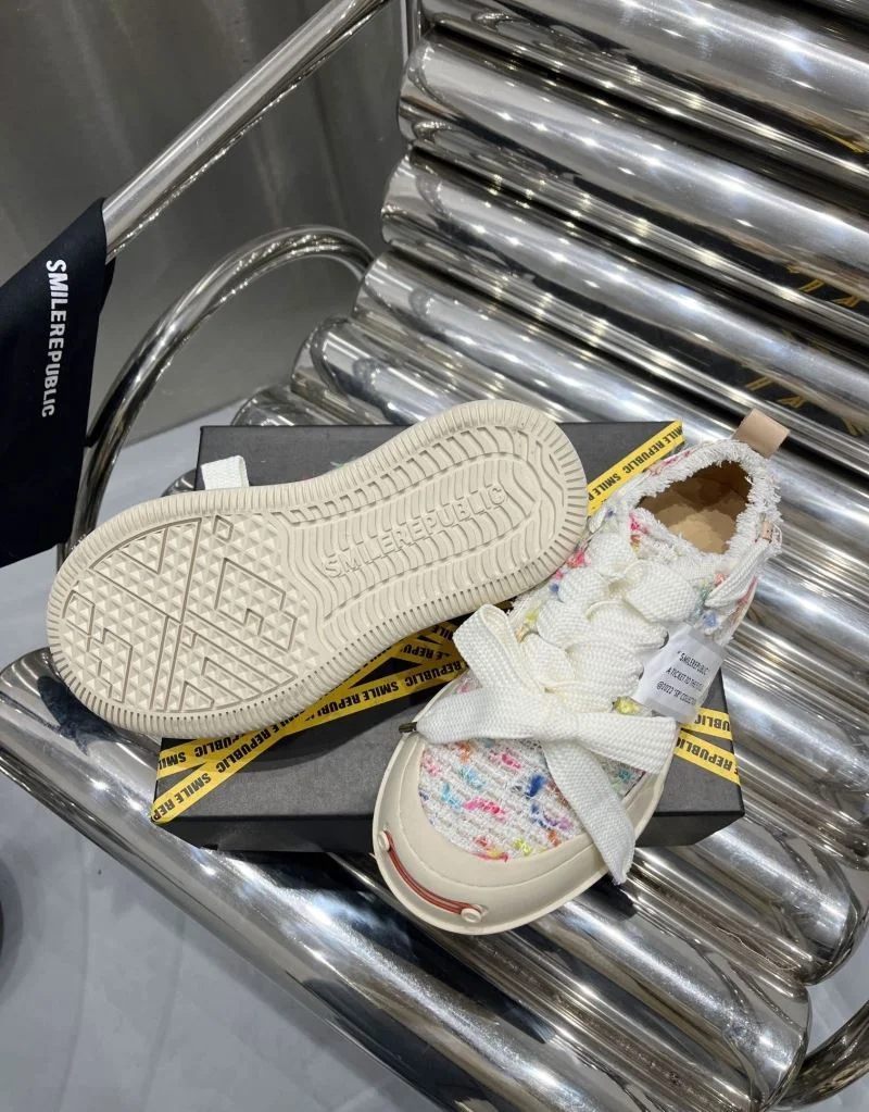 TechFriendly Smilerepublic Shoes 5820