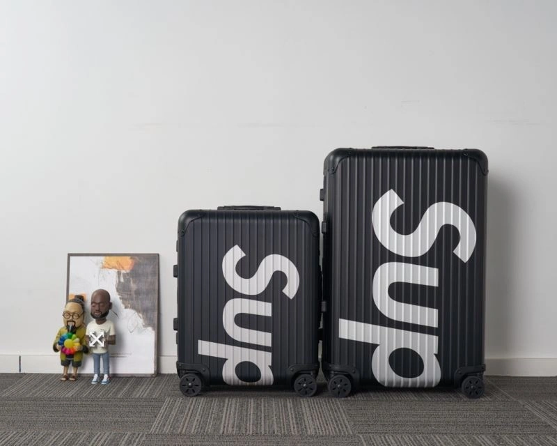 Unisex Supreme x Rimowa Suitcase 69332