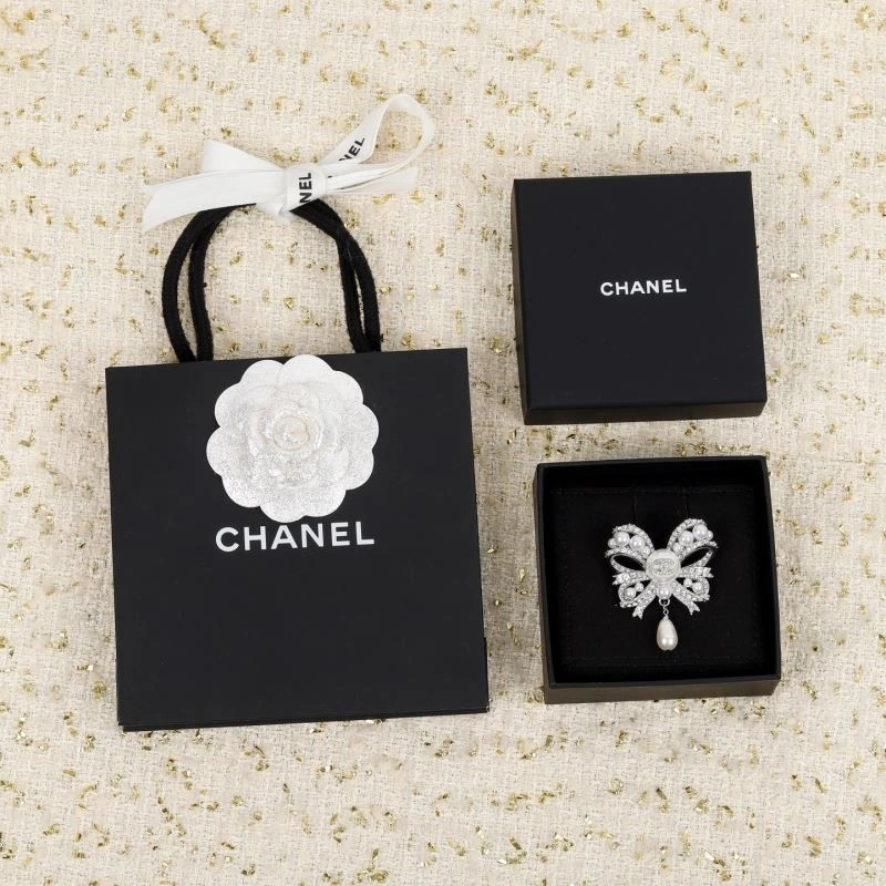 Chic Swarovski Brooches 251979
