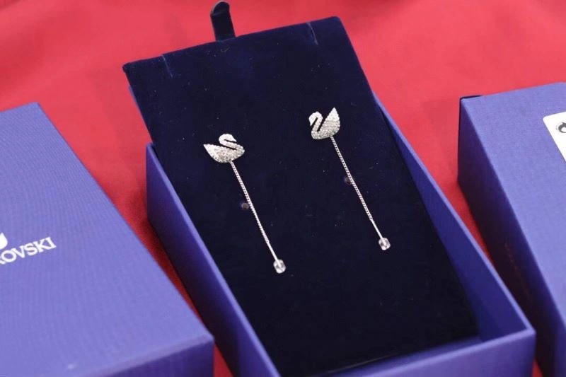OdorResistant Swarovski Earrings 252210