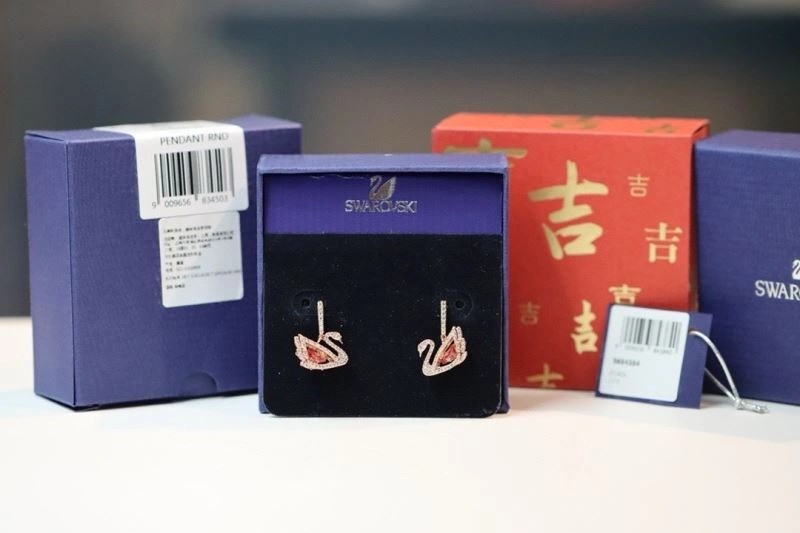Minimalist Swarovski Earrings 252121