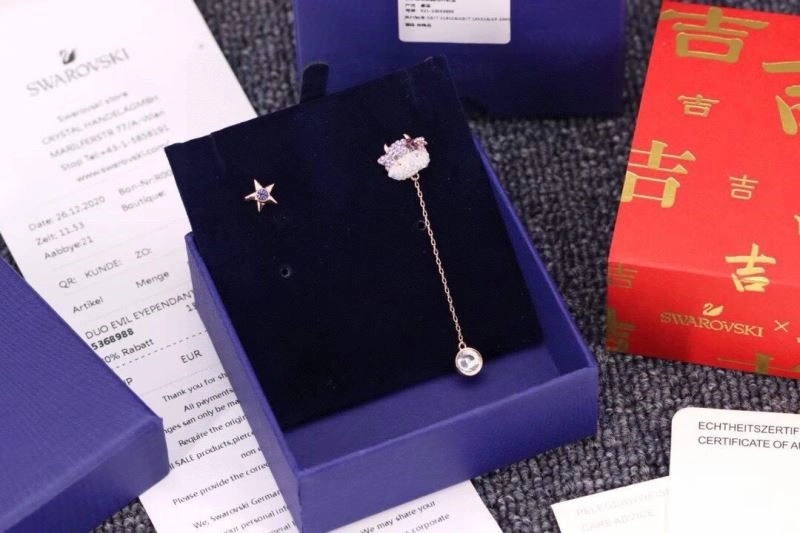 Refined Swarovski Earrings 252067