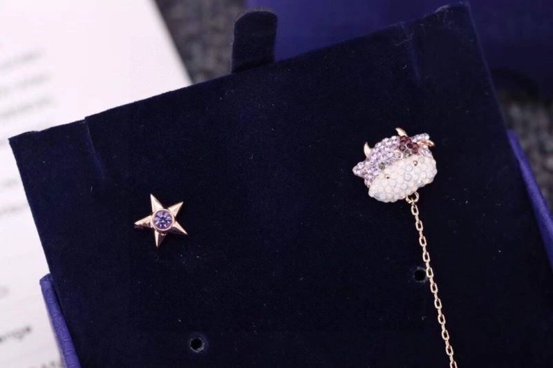 Refined Swarovski Earrings 252067