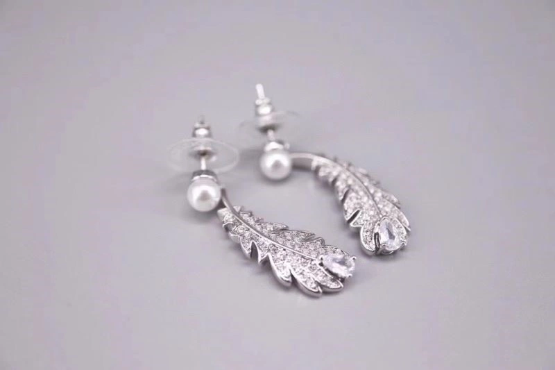 Contemporary Swarovski Earrings 252053