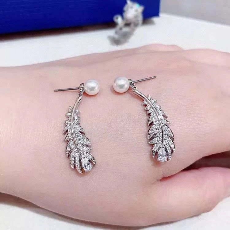 Contemporary Swarovski Earrings 252053