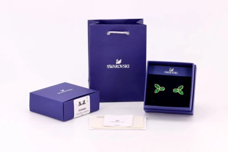 EyeCatching Swarovski Earrings 252049