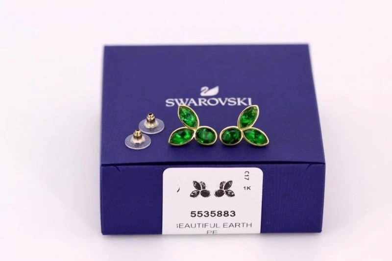 EyeCatching Swarovski Earrings 252049