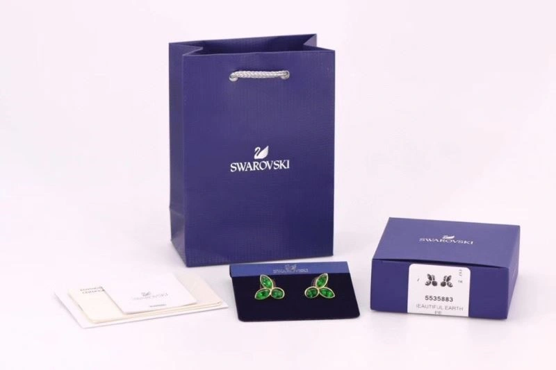 EyeCatching Swarovski Earrings 252049