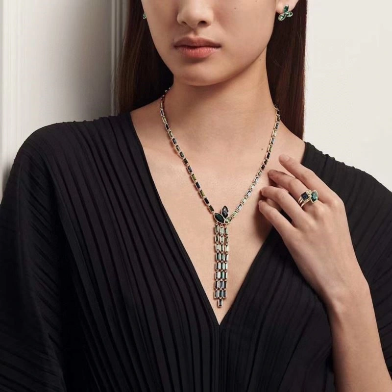 EyeCatching Swarovski Earrings 252049