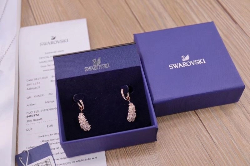 Sophisticated Swarovski Earrings 252002