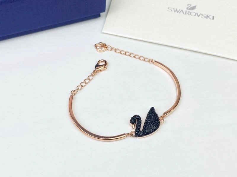Fashionable Swarovski Necklaces 251941