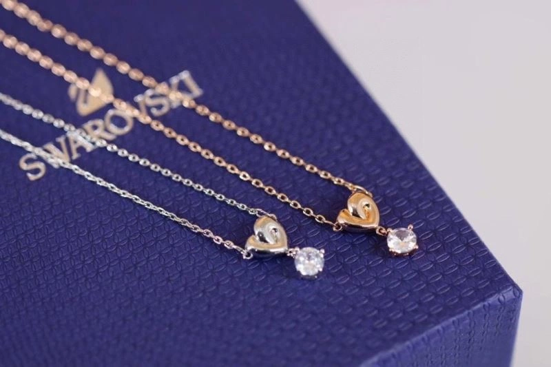 EyeCatching Swarovski Necklaces 251891