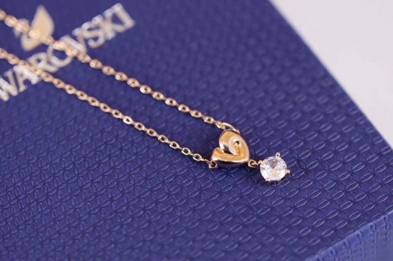 EyeCatching Swarovski Necklaces 251891
