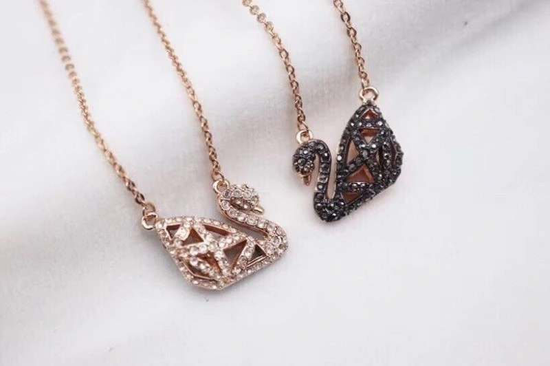 Fashionable Swarovski Necklaces 251847