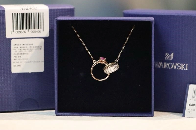 Swarovski Necklaces Lightweight 251870