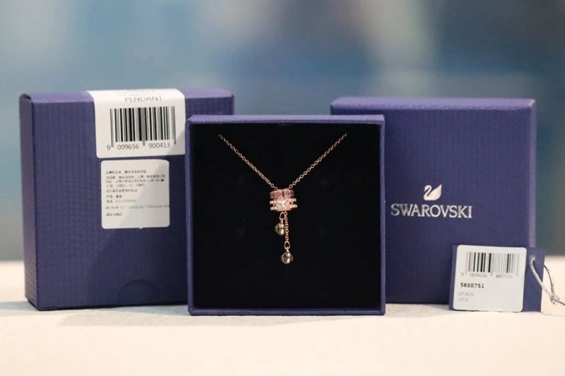 WaterResistant Swarovski Necklaces 251848
