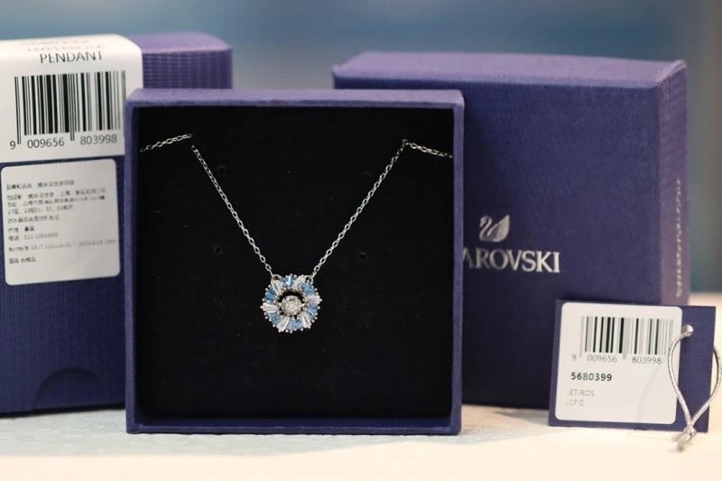 Cozy Swarovski Necklaces 251845